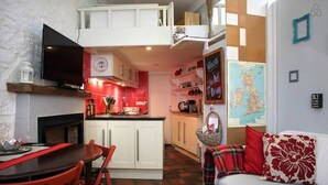 Apartemen, 1 Tempat Tidur Double, pemandangan kota | Area keluarga