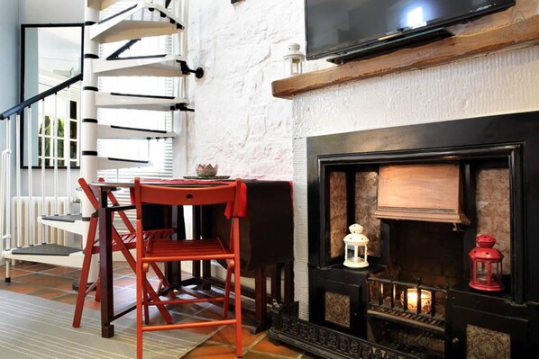 Apartment, 1 Double Bed, City View | Living area - Auld Pottery (Edinburgh)