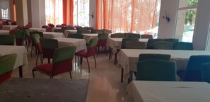 Desayuno continental gratuito y diario