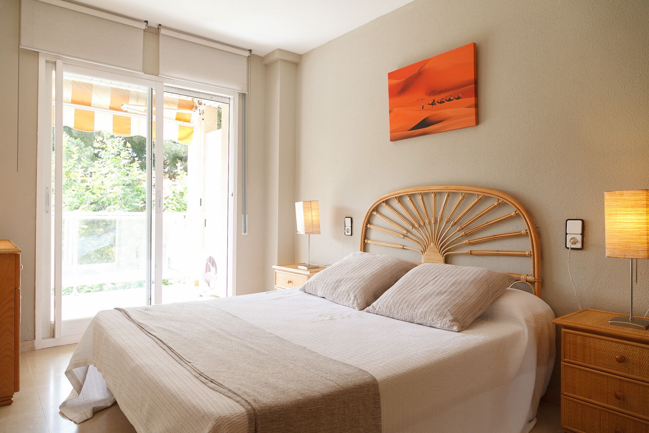 1 chambre, fer et planche à repasser, draps fournis