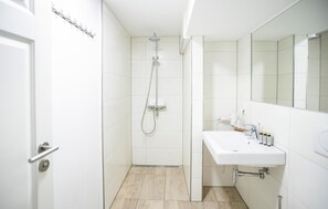 Ducha, secador de pelo, toallas