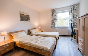 Schreibtisch, kostenloses WLAN, Bettwäsche