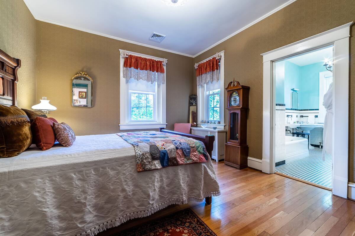 The Adell Room | Iron/ironing board, WiFi (free), bed sheets