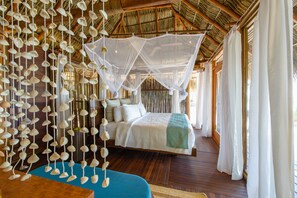 高档床上用品、羽绒被、加厚床垫、客房内保险箱