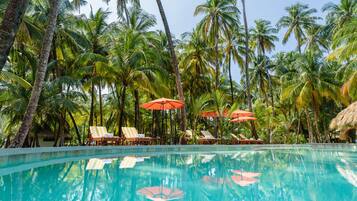 Outdoor pool, free pool cabanas, pool umbrellas