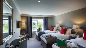 Triple Room | In-room safe, iron/ironing board, free WiFi, bed sheets