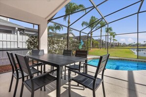 Outdoor dining - 3 Bedrooms / 2 Bathrooms / Lake Berkley (1076 LB) (Kissimmee)