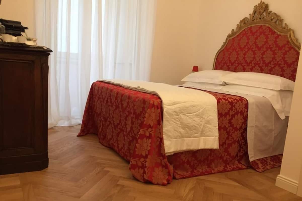 Double Room, 1 Double Bed (Amélie) | Premium bedding, in-room safe, blackout drapes, soundproofing