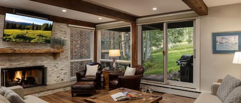 Televisión y chimenea