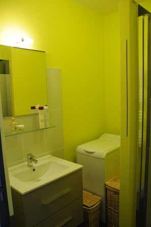 Shower, hair dryer, towels, toilet paper