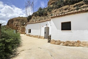 Exterior - Solano Gorafe Cave (Gorafe)