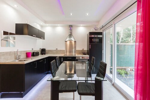 2 makuuhuoneen huoneisto pohjakerroksessa lähellä meren kauppoja La Baule Les Pins 