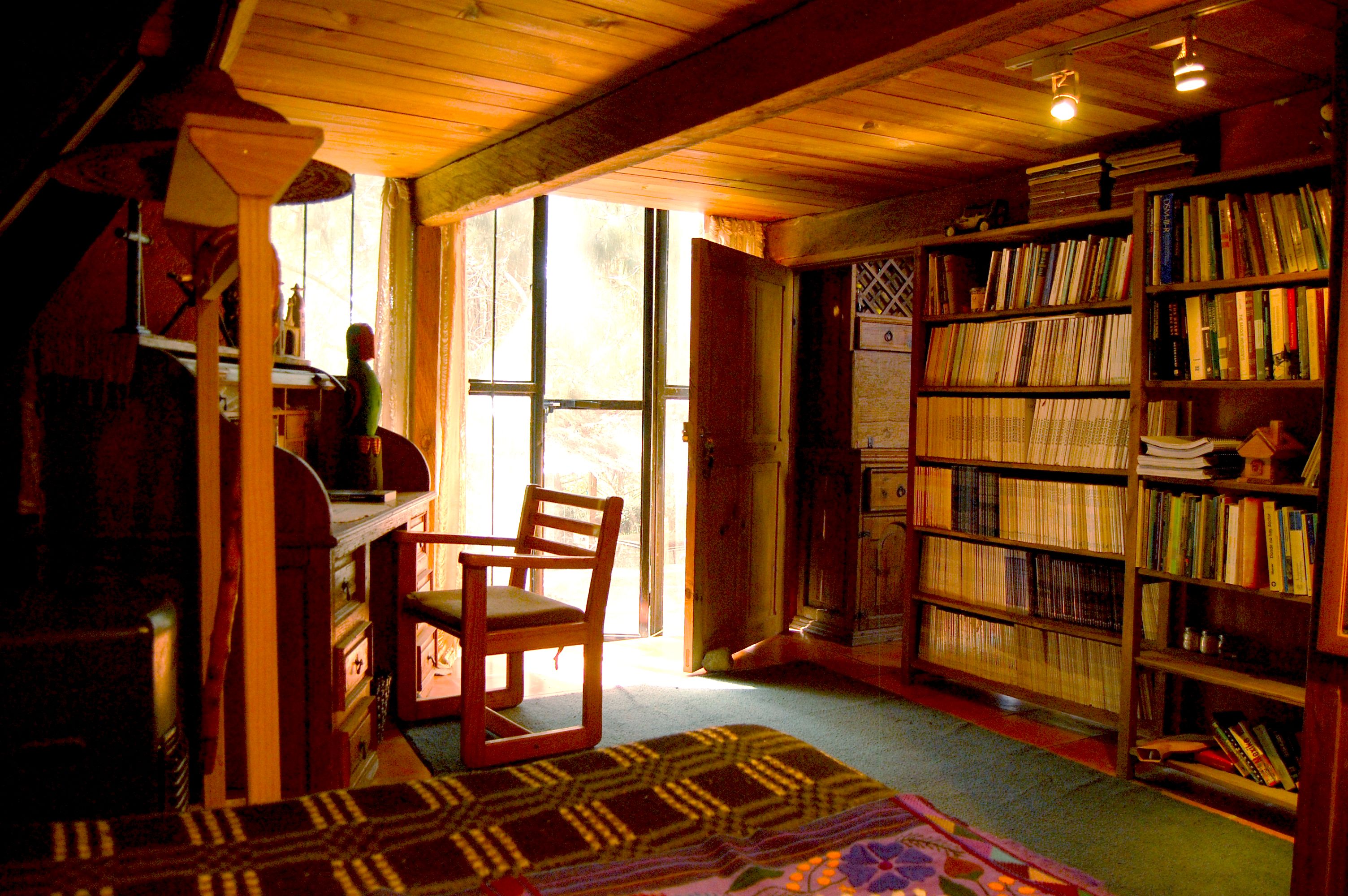 Standard Double Room, Shared Bathroom | Individually decorated, individually furnished, desk, blackout drapes