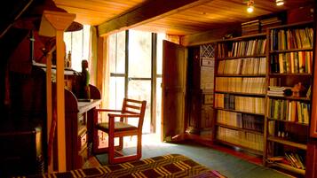 Standard Double Room, Shared Bathroom | Individually decorated, individually furnished, desk, blackout drapes