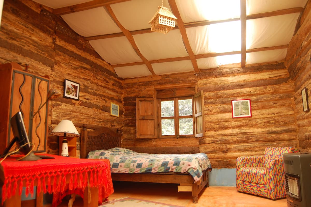 Habitación doble (Borrego) | Escritorio, cortinas opacas, tabla de planchar con plancha y wifi gratis