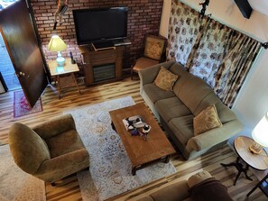 Smart TV, fireplace, DVD player