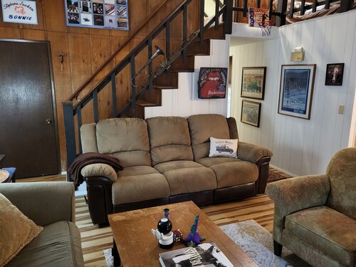 This Rock-N-Roll Cabin Is Quaint and Super Fun!