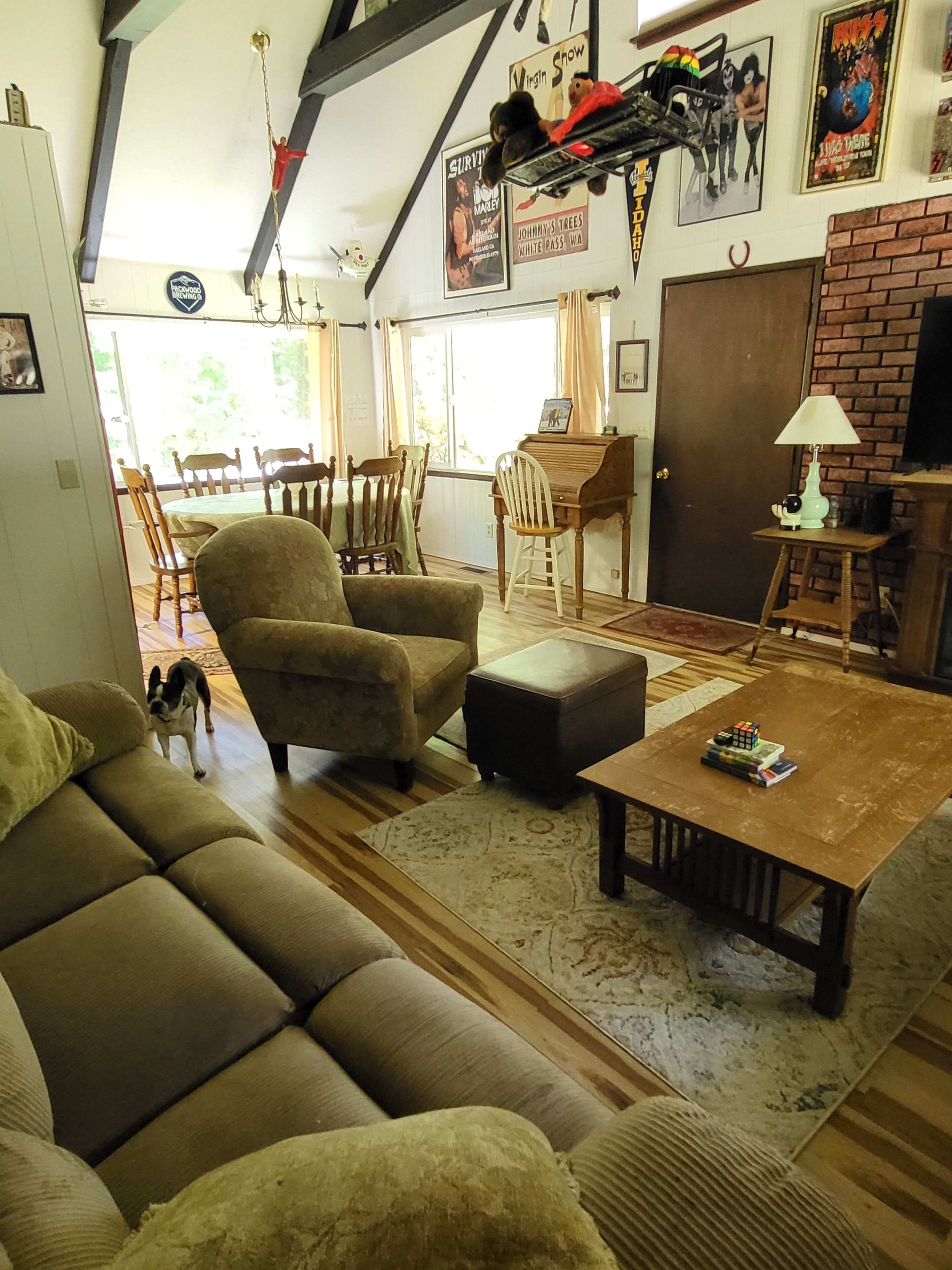 Smart TV, fireplace, DVD player