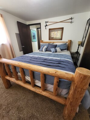 2 bedrooms, desk, iron/ironing board, travel crib