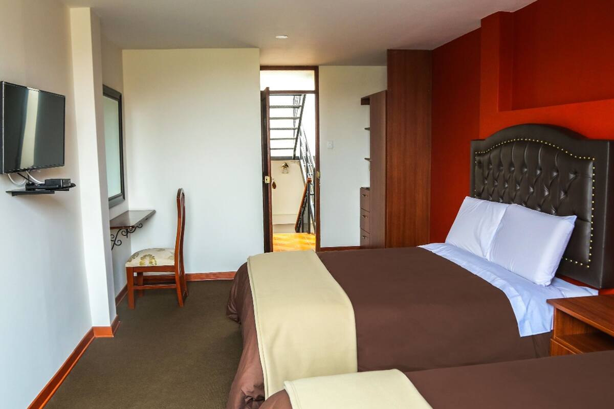 Cortinas blackout, tabla de planchar con plancha y wifi gratis