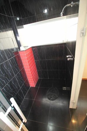 Apartment, eingeschränkter Meerblick (601) | Dusche im Bad