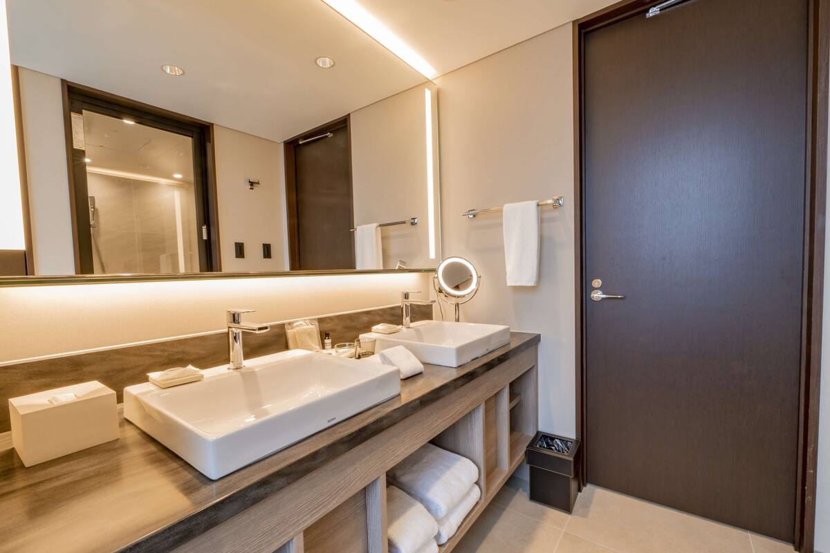 1 bedroom, in-room safe, desk, blackout curtains