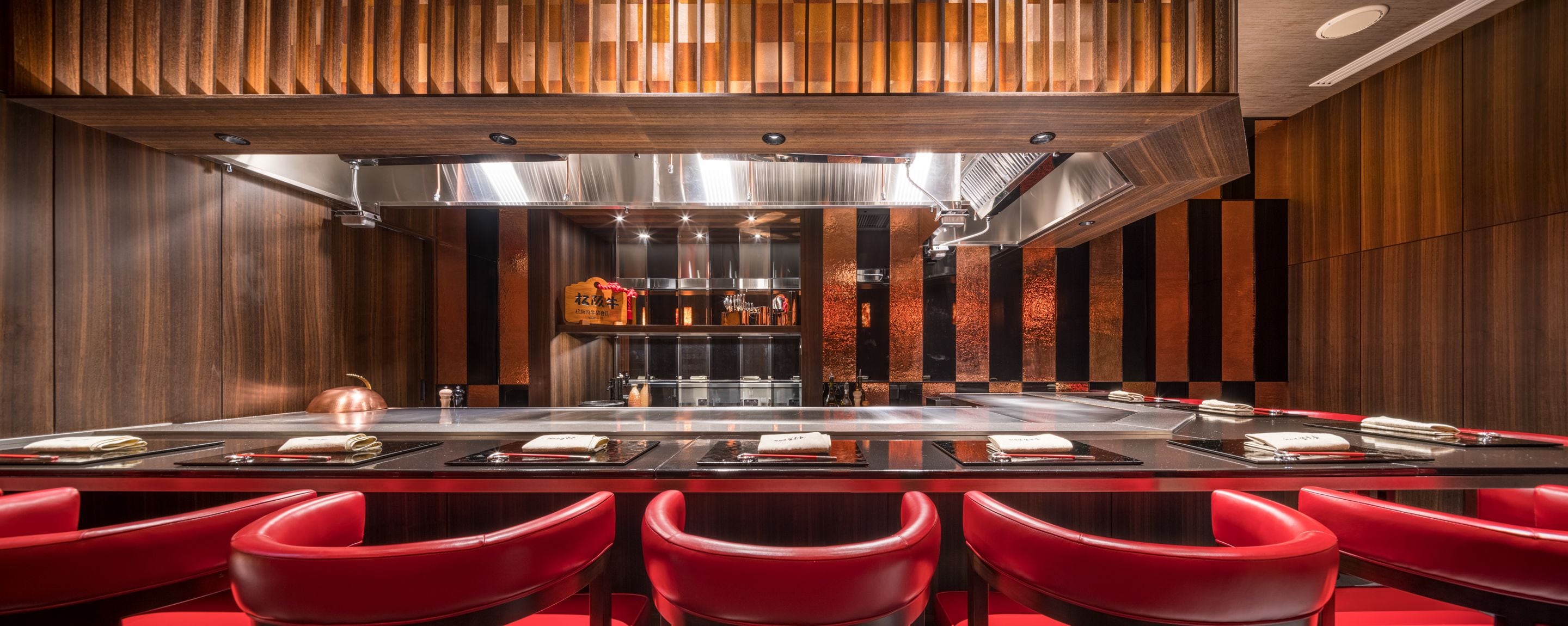 3 restaurants, breakfast served