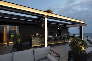 2 bars/lounges, rooftop bar - Hyatt Regency Tokyo Bay (Urayasu)