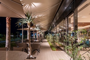 3 restaurantes; se sirven desayunos