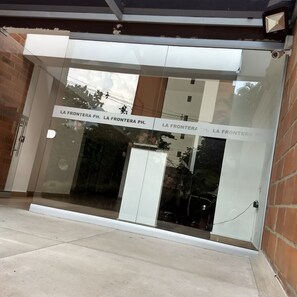 Property entrance - Apartasuites Poblado (Medellín)