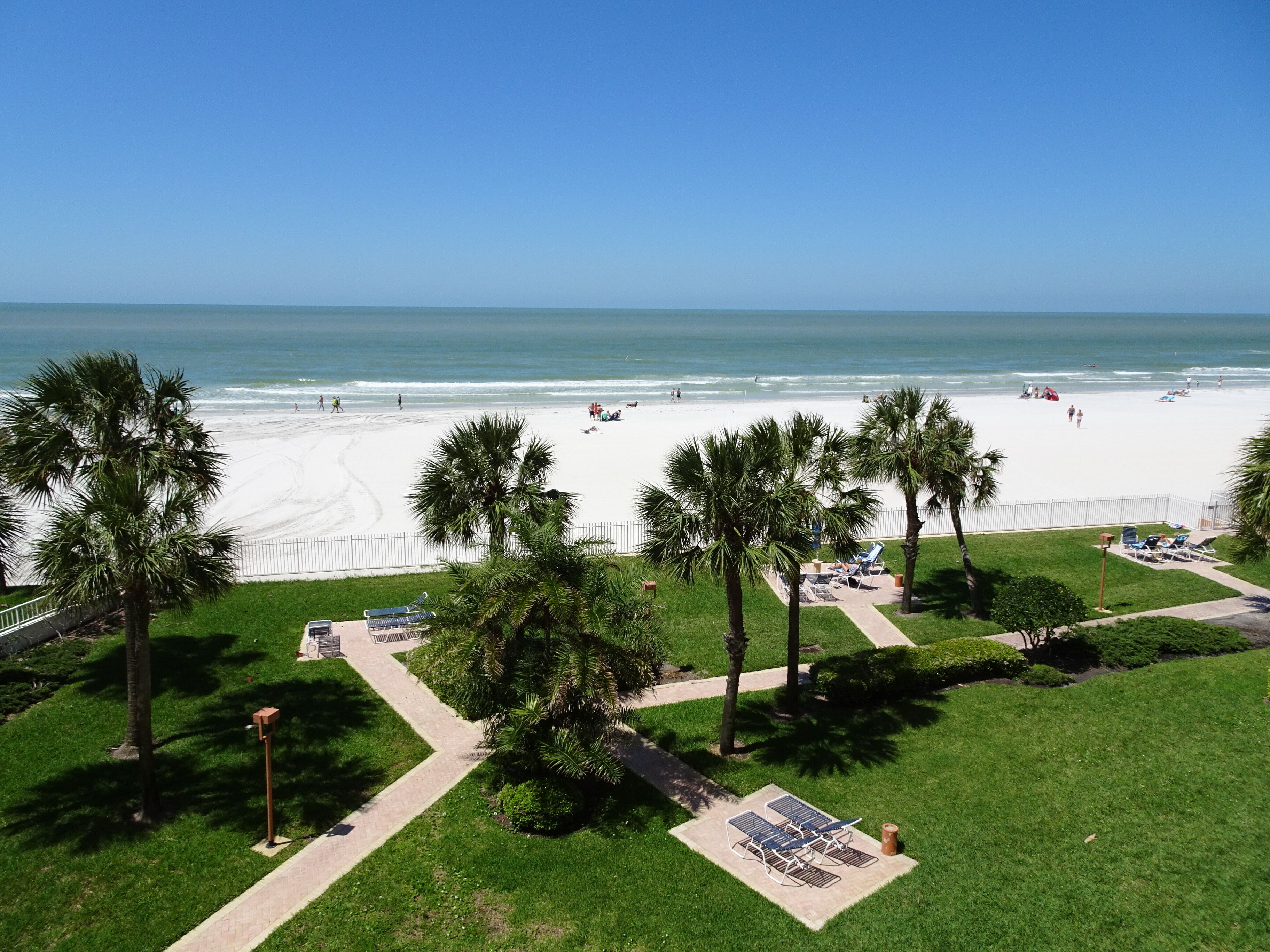 Gulf Front Condo "The View" With Resort Atmosphere At Redington Towers