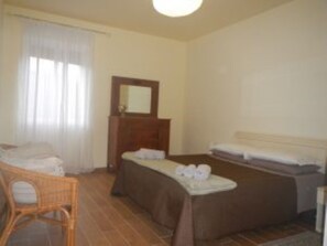 1 Schlafzimmer, Bügeleisen/Bügelbrett, Bettwäsche