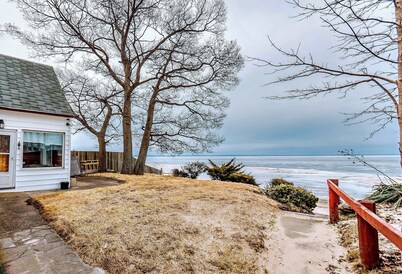 Beach front Blue Lagoon cottage