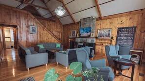 Cottage, 3 Bedrooms, Beach View, Beachside | Living room - Beach front Blue Lagoon cottage (Fort Erie)