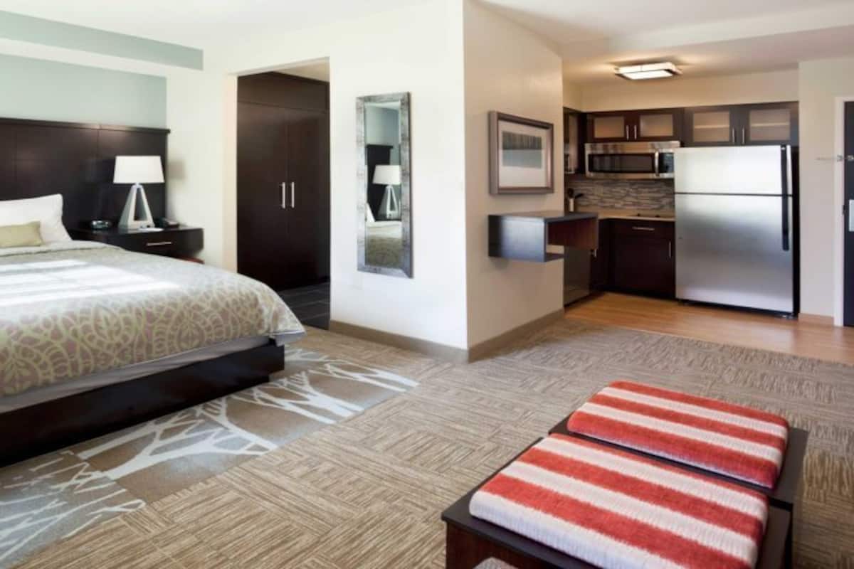 In-room safe, desk, iron/ironing board, free cots/infant beds