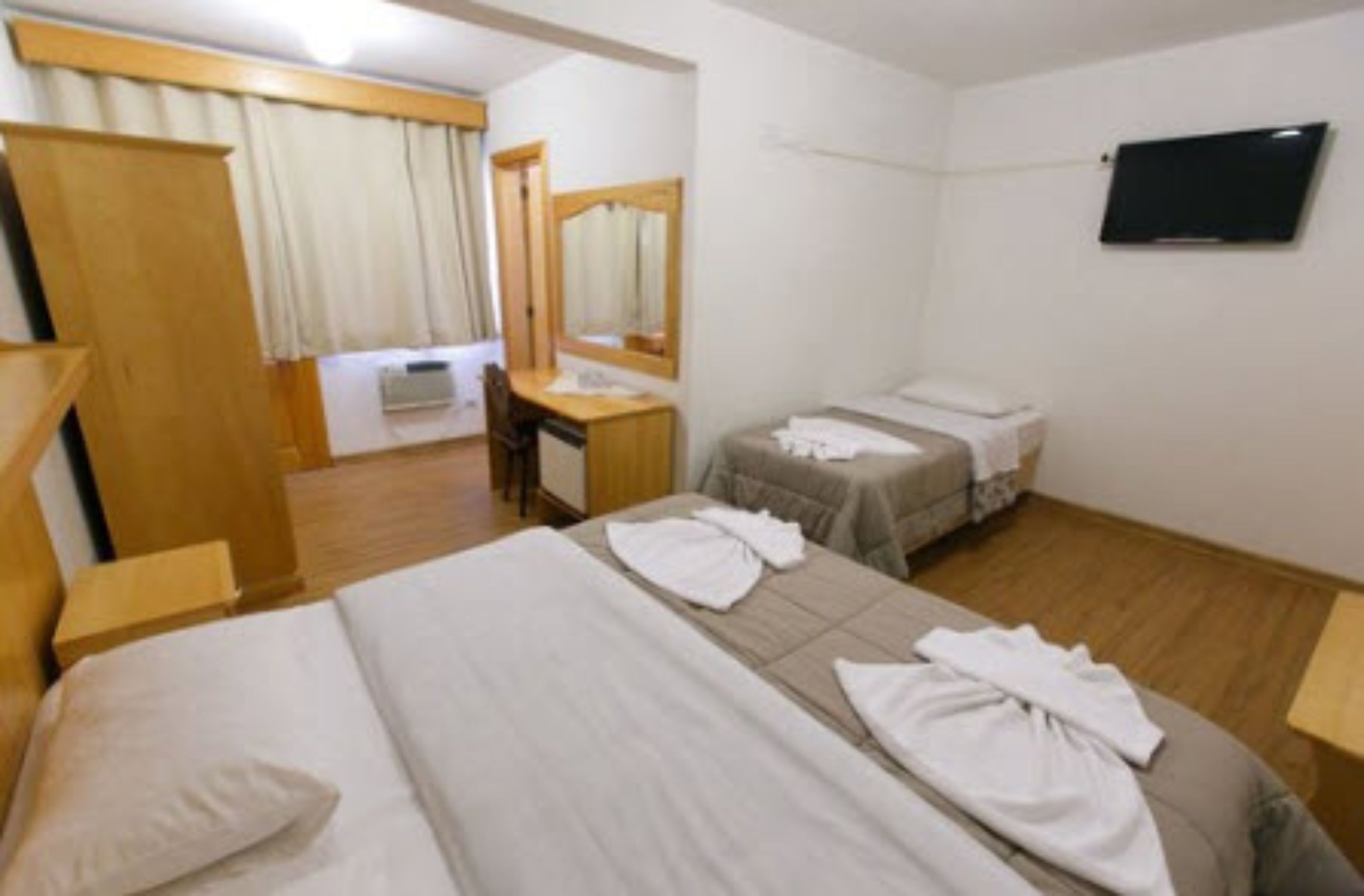 triple room | minibar, desk, blackout curtains, iron/ironing board