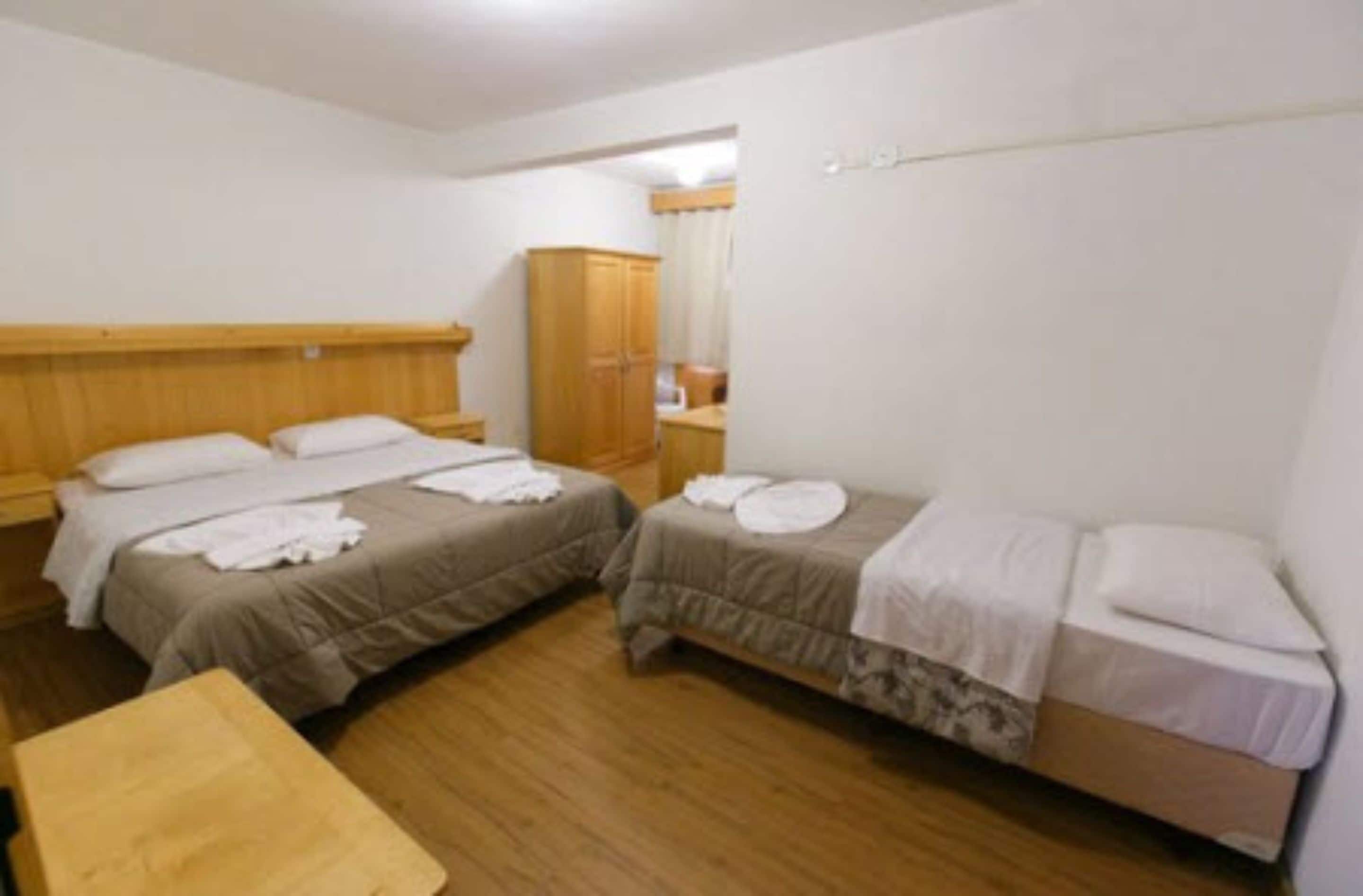 triple room | minibar, desk, blackout curtains, iron/ironing board