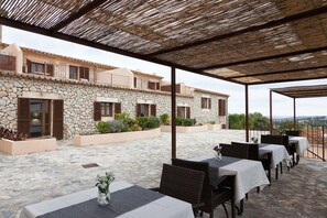 Property entrance - Hotel Can Riera (Selva)