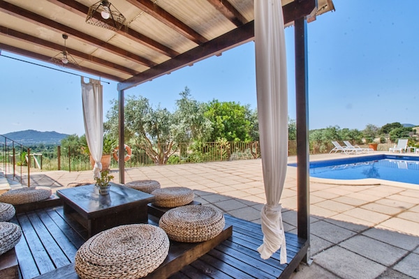 Outdoor pool, sun loungers