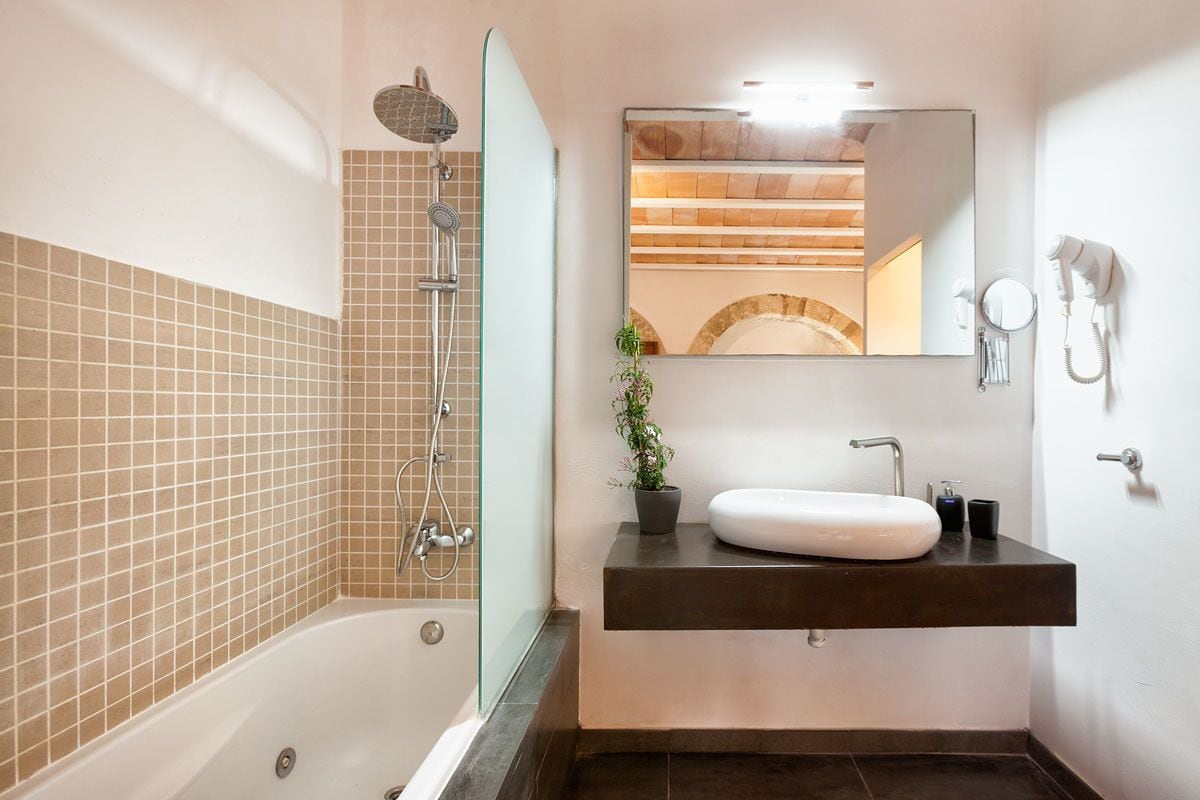 shower, free toiletries, slippers, towels