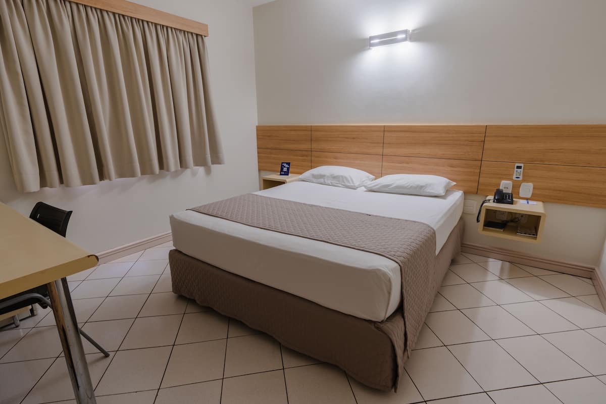 Deluxe Double Room, 1 Double Bed | Minibar, desk, free WiFi, bed sheets