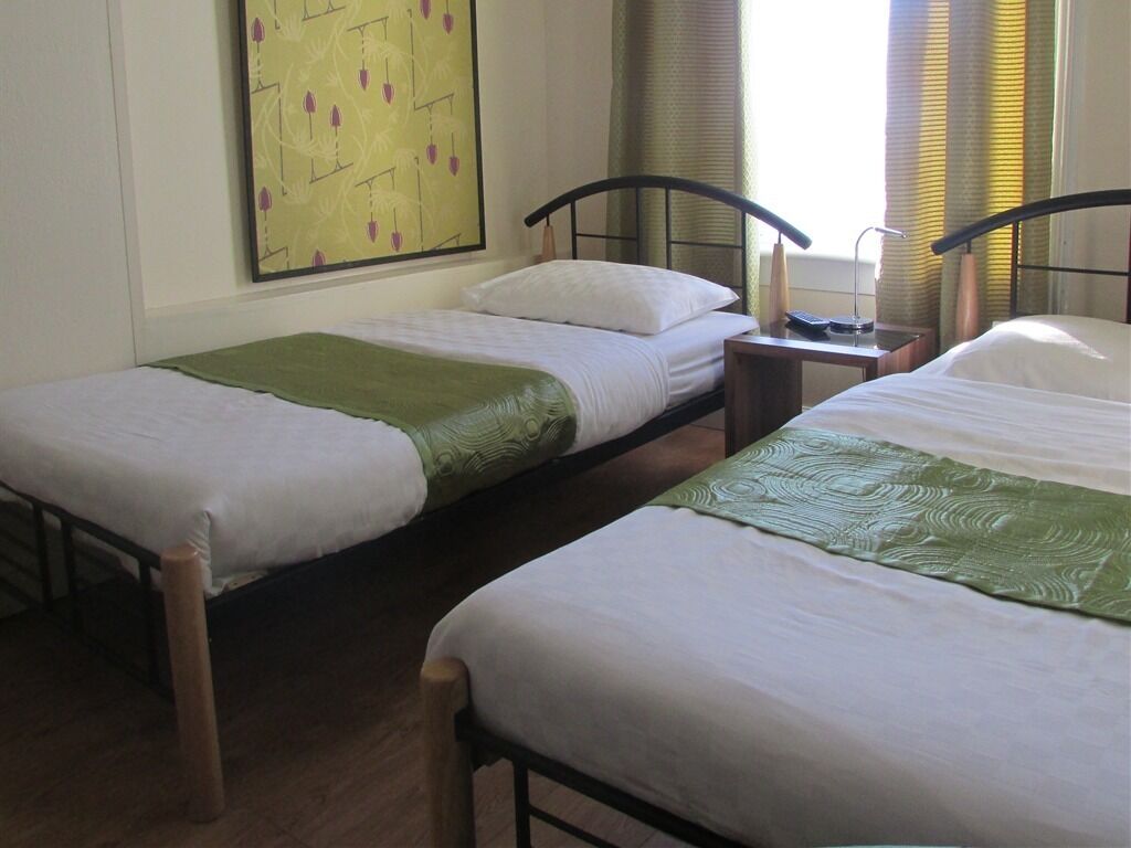 luxury suite, private bathroom (the macatawa)