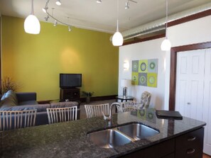 奢華套房, 私人浴室 (The Michigan)