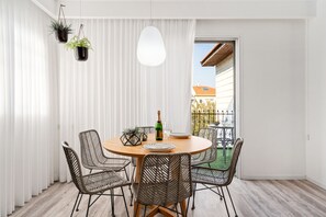 Family Apartment, 4 Bedrooms, City View | In-room dining - Villa Luda&Spa (Ashkelon)