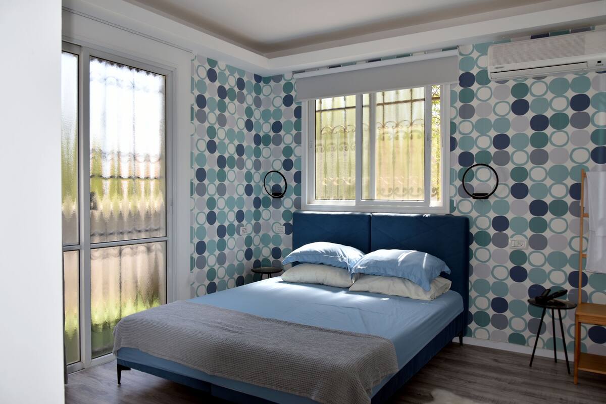 Luxury Apartment | Blackout drapes, iron/ironing board, WiFi (free), bed sheets