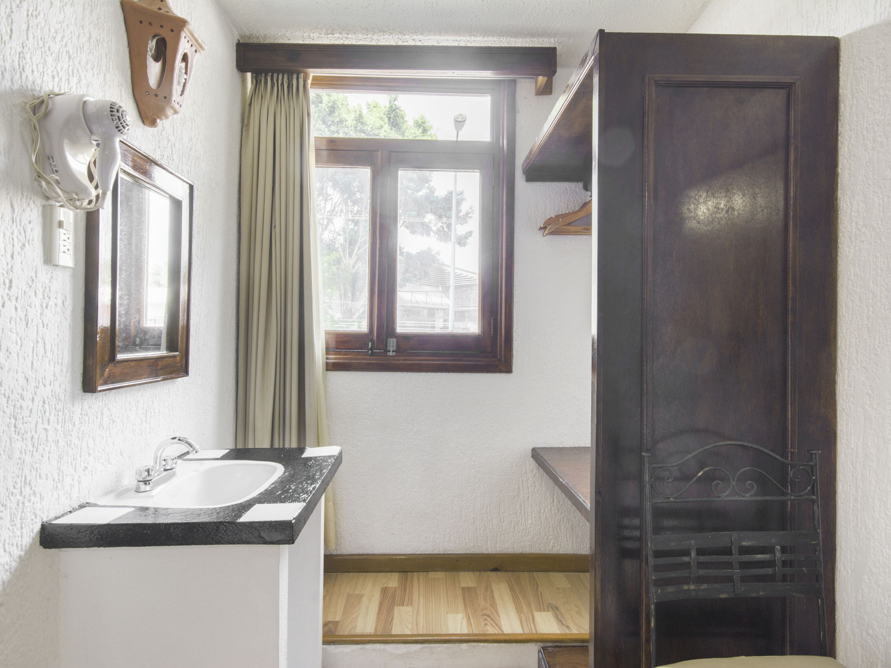 standard triple room | bathroom | shower, free toiletries, hair dryer, towels