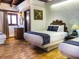 Standard Triple Room | Soundproofing, iron/ironing board, free WiFi, bed sheets