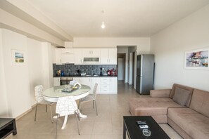 Interior - Seaside Apartments - Angela offers the traveler many things to see (Kaloi Limenes)