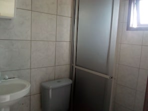 Towels, soap, shampoo, toilet paper - Furnished studio apartment in Imbé city center   (Imbé)