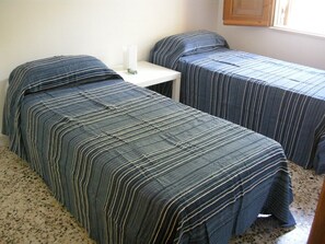 4 Schlafzimmer, Bügeleisen/Bügelbrett, Reisekinderbett